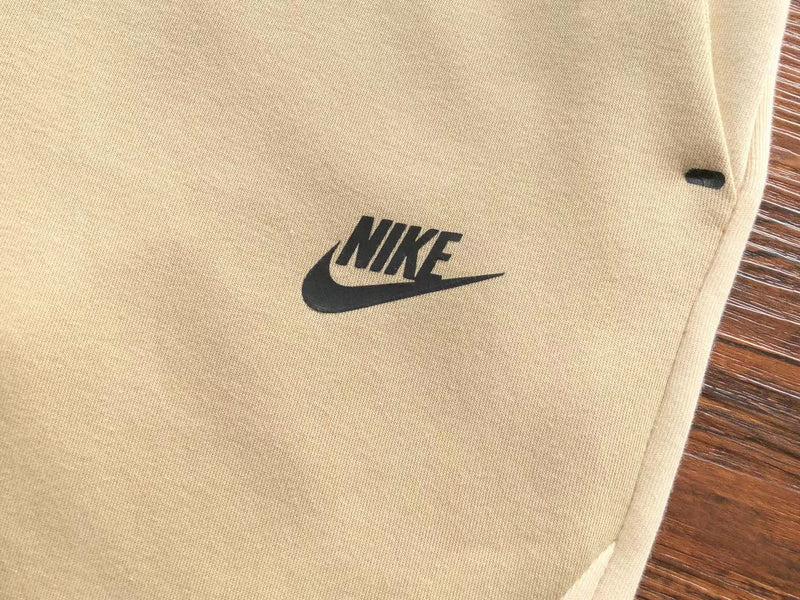 Conjunto Nike Tech Fleece Cream