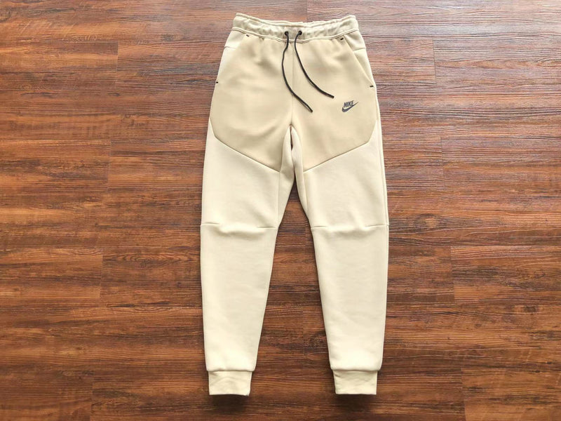 Conjunto Nike Tech Fleece Cream