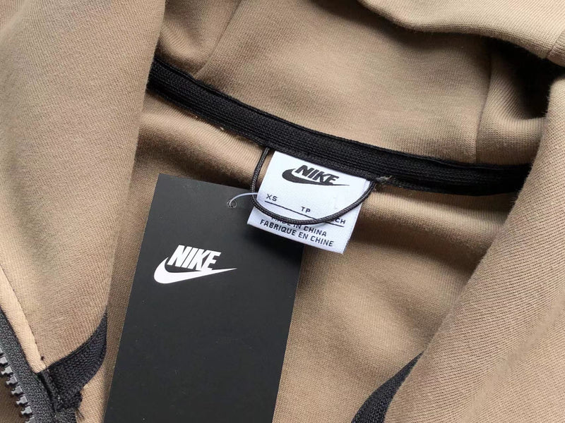 Conjunto Nike Tech Fleece Marrom/Branco