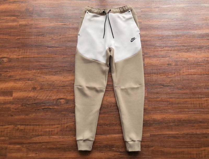 Conjunto Nike Tech Fleece Marrom/Branco