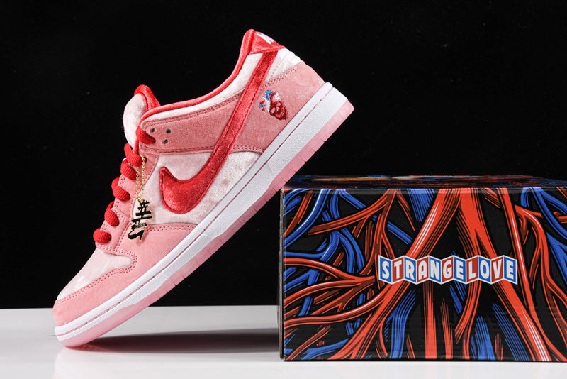 Nike SB Dunk Low Strangelove