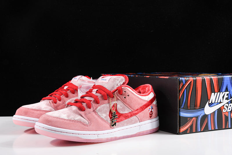 Nike SB Dunk Low Strangelove