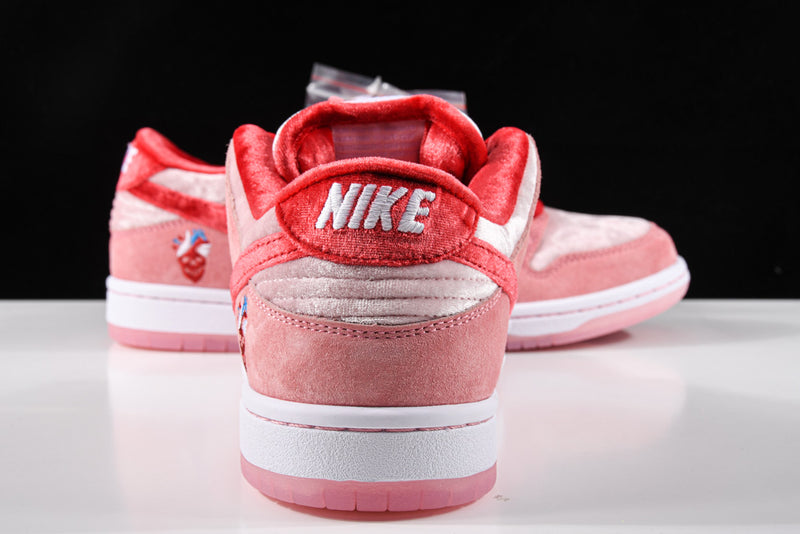 Nike SB Dunk Low Strangelove