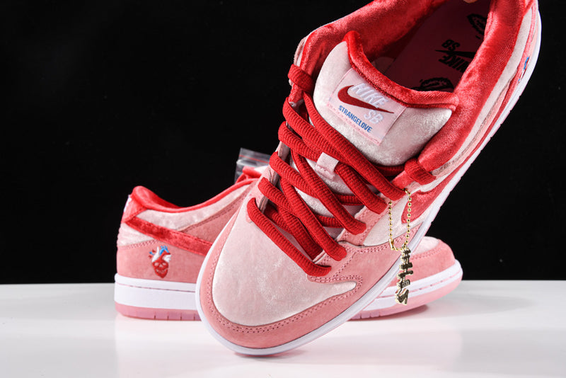 Nike SB Dunk Low Strangelove