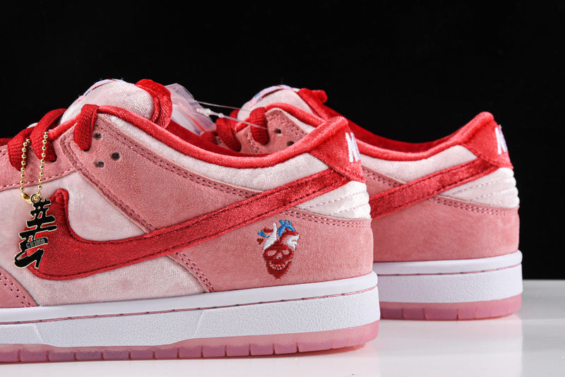 Nike SB Dunk Low Strangelove