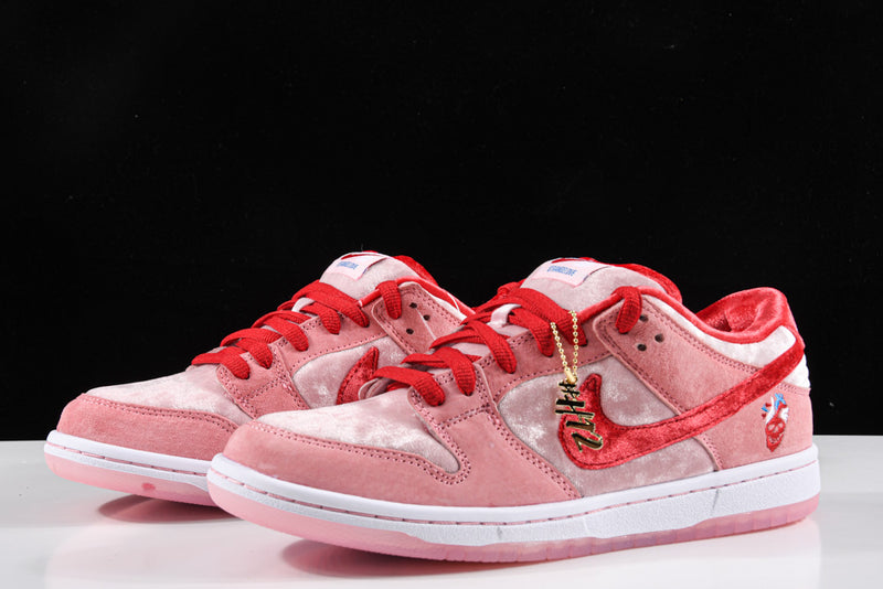 Nike SB Dunk Low Strangelove