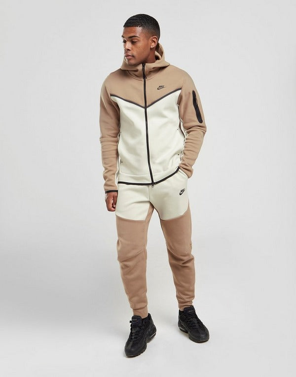 Conjunto Nike Tech Fleece Marrom/Branco